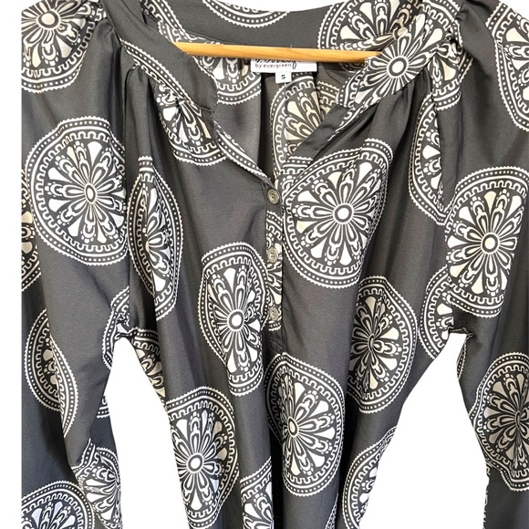 Evergreen B Boutique cute bold two tone medallion tie mini shirt dress. - Picture 4 of 4